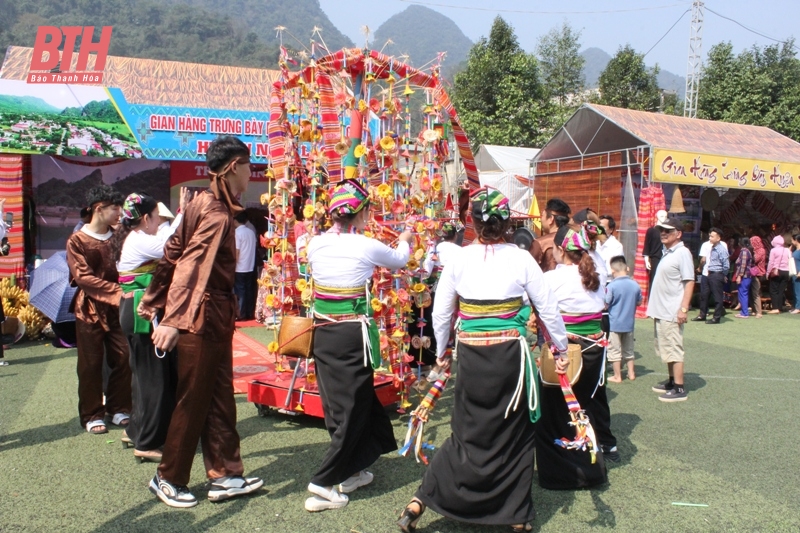 Những vũ điệu níu chân du khách tại Liên hoan văn nghệ dân gian - Phiên chợ vùng cao năm 2024