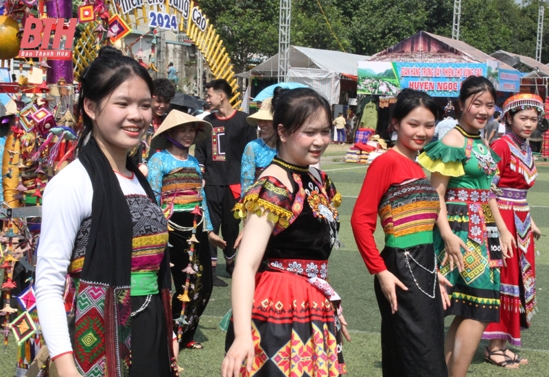 Những vũ điệu níu chân du khách tại Liên hoan văn nghệ dân gian - Phiên chợ vùng cao năm 2024