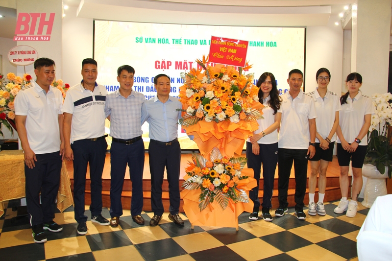 Tuyên dương đội bóng chuyền nữ Xi măng Long Sơn Thanh Hóa thi đấu thành công tại giai đoạn 1 - Giải VĐQG 2024