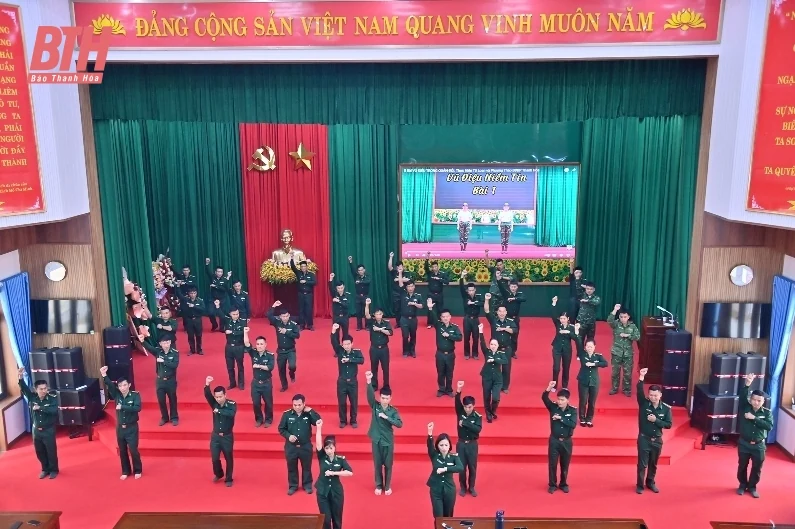 Tập huấn các vũ điệu trong sinh hoạt tập thể cho bộ đội
