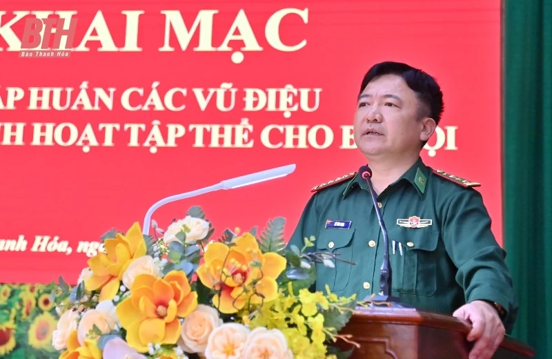 Tập huấn các vũ điệu trong sinh hoạt tập thể cho bộ đội