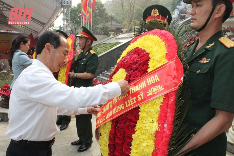 Tưởng niệm liệt sĩ hy sinh tại hang Co Phương