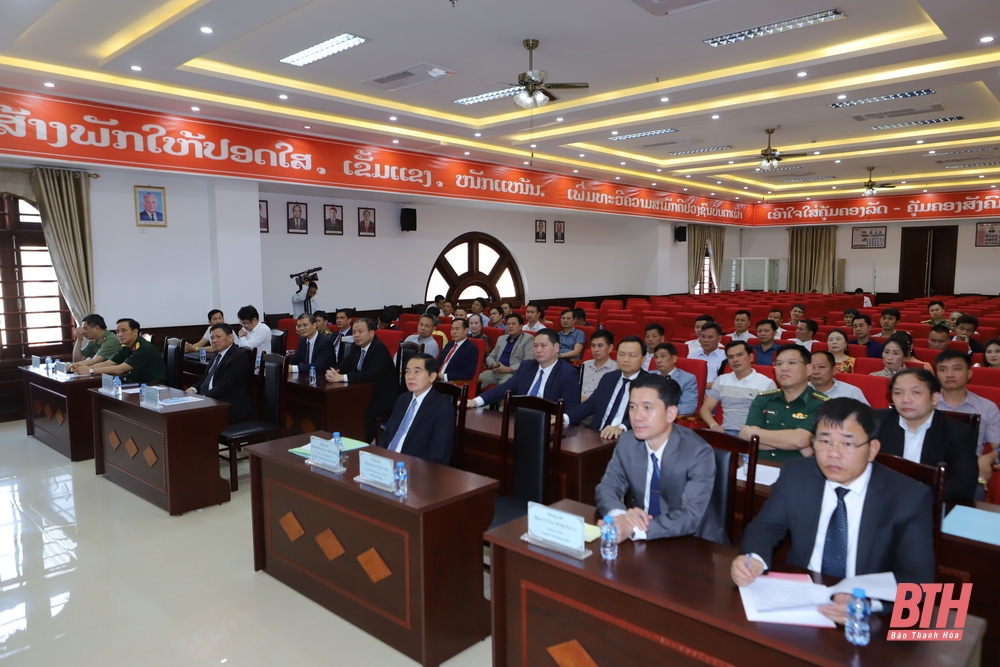 Bí thư Tỉnh ủy Đỗ Trọng Hưng gặp gỡ thân mật cộng đồng người Thanh Hóa tại tỉnh Hủa Phăn