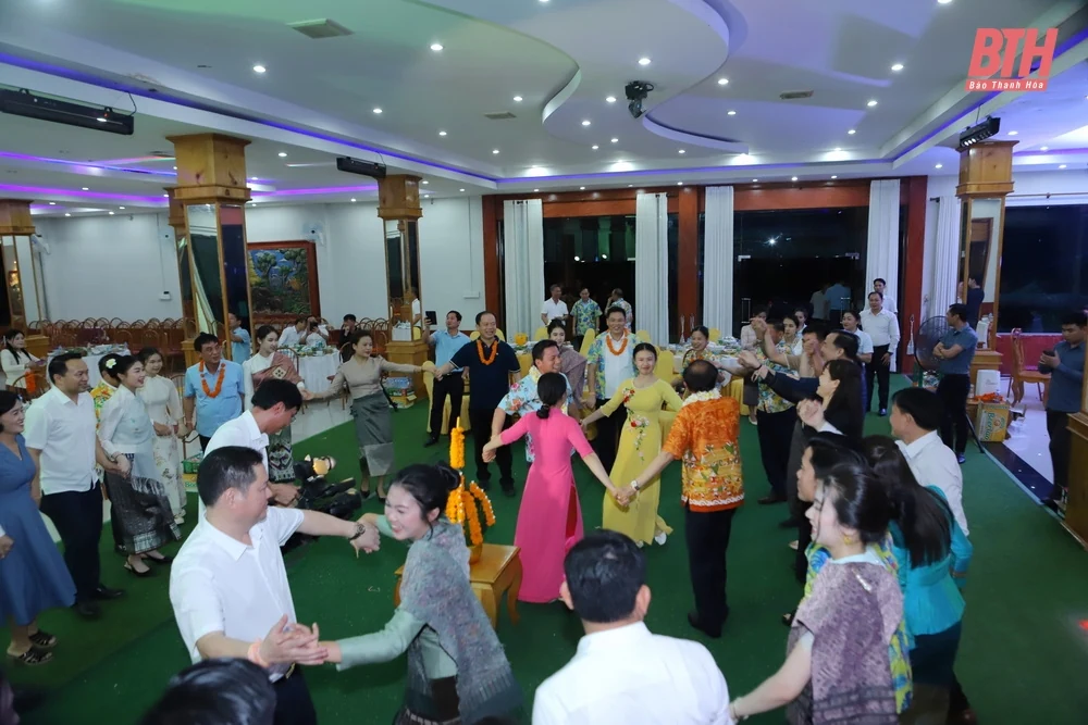 Đoàn Đại biểu cấp cao tỉnh Thanh Hóa dự Lễ buộc chỉ cổ tay – nét đẹp văn hóa truyền thống của người Lào