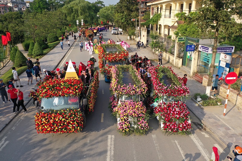 Vô vàn trải nghiệm hấp dẫn tại Lễ hội Hoa hồng lớn nhất Tây Bắc dịp lễ 30/4, 1/5