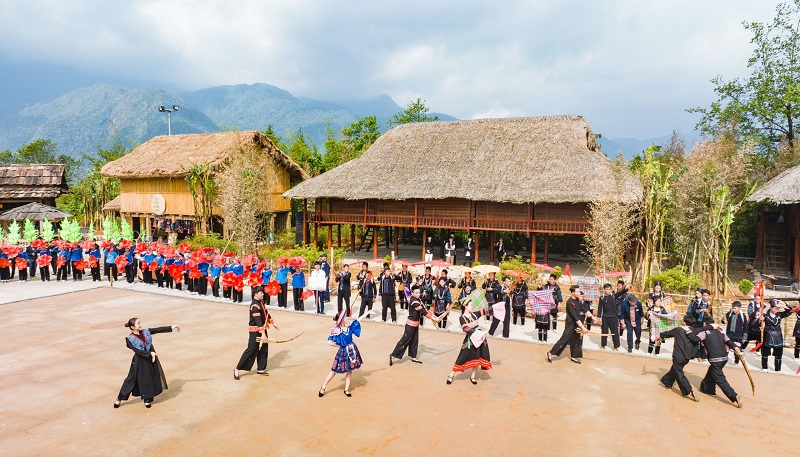 Vô vàn trải nghiệm hấp dẫn tại Lễ hội Hoa hồng lớn nhất Tây Bắc dịp lễ 30/4, 1/5