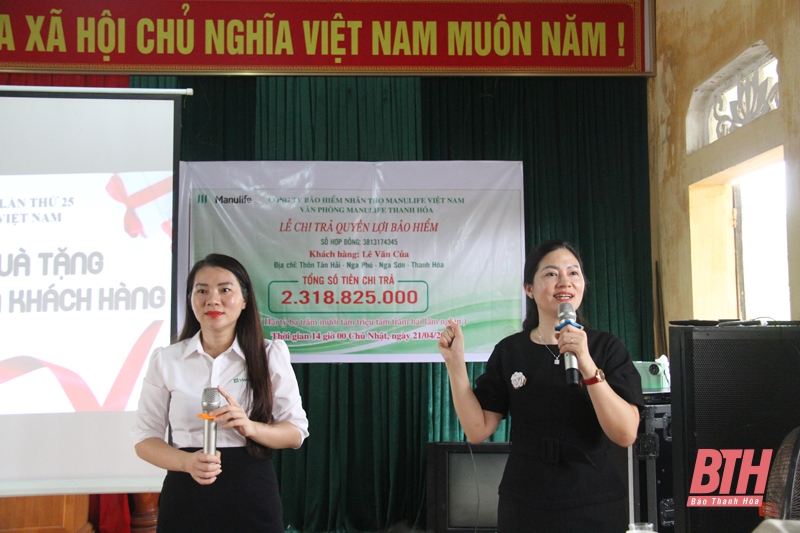 Manulife Việt Nam chi trả quyền lợi bảo hiểm hơn 2 tỷ đồng cho khách hàng tại xã Nga Phú