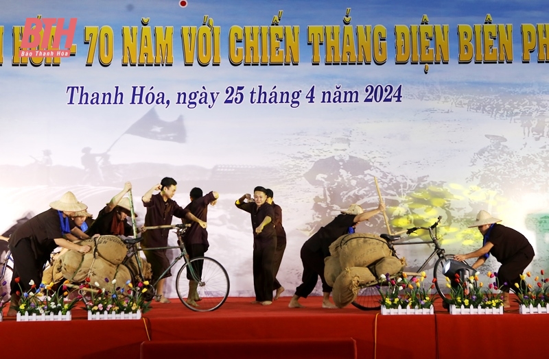 Khai mạc triển lãm “Thanh Hóa - 70 năm với Chiến thắng Điện Biên Phủ”