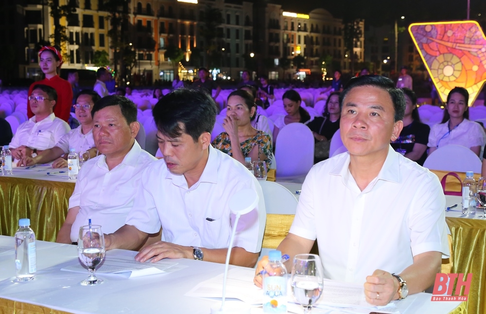 Tổng duyệt chương trình nghệ thuật Lễ hội du lịch biển năm 2024; khánh thành Quảng trường biển, trục cảnh quan lễ hội thành phố Sầm Sơn