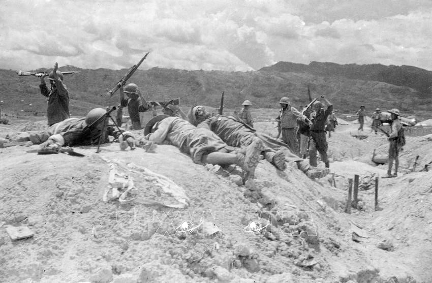 Chiến dịch Điện Biên Phủ: Ngày 22/4/1954, quân ta hoàn toàn làm chủ sân bay