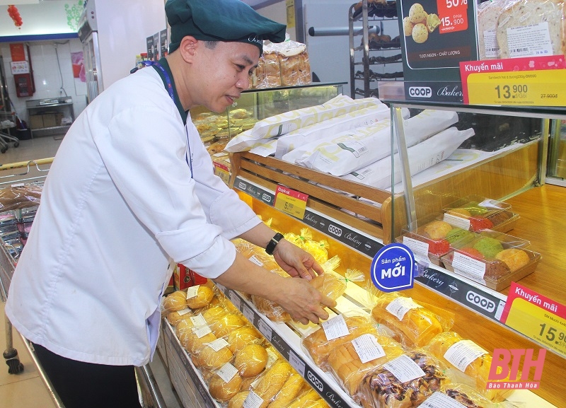 Siêu thị Co.opmart Thanh Hóa khai trương quầy Bánh mì Co.op Bakery