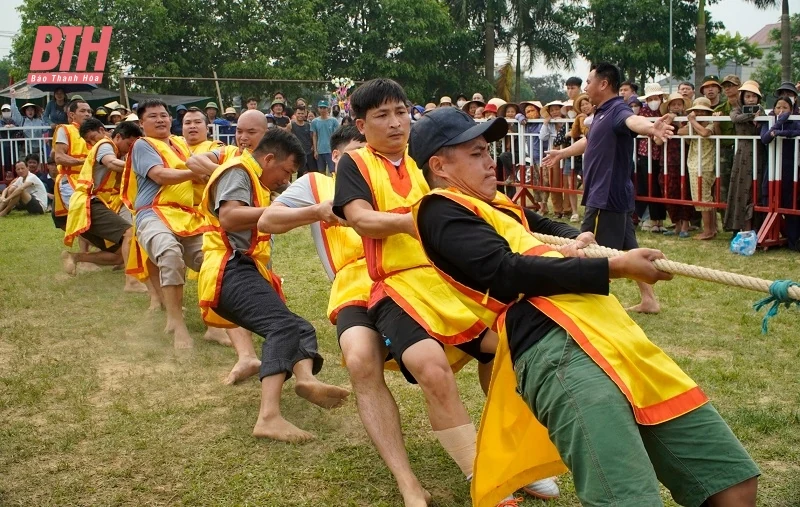 Nhiều trò chơi đặc sắc tại Lễ hội Đền thờ Lê Văn Hưu