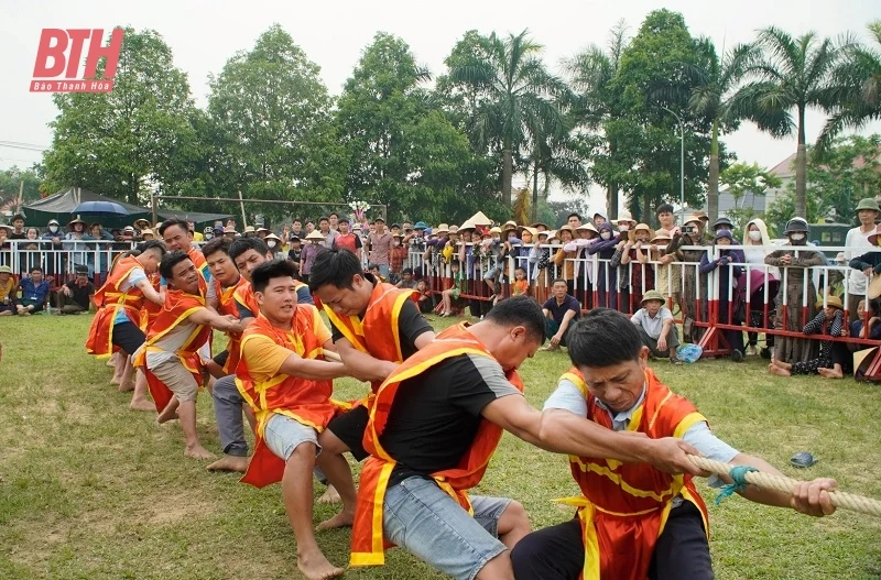 Nhiều trò chơi đặc sắc tại Lễ hội Đền thờ Lê Văn Hưu