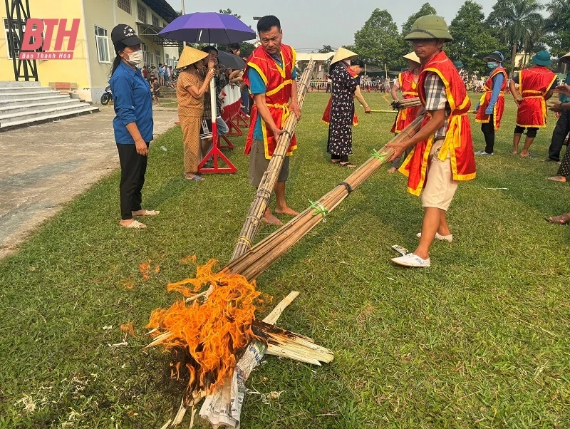 Nhiều trò chơi đặc sắc tại Lễ hội Đền thờ Lê Văn Hưu