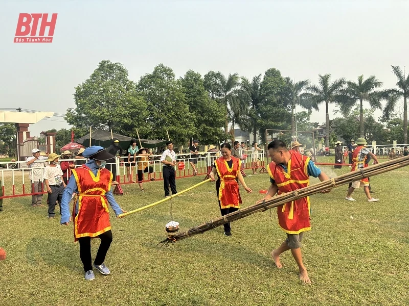 Nhiều trò chơi đặc sắc tại Lễ hội Đền thờ Lê Văn Hưu
