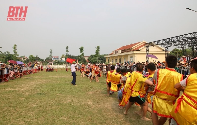 Nhiều trò chơi đặc sắc tại Lễ hội Đền thờ Lê Văn Hưu