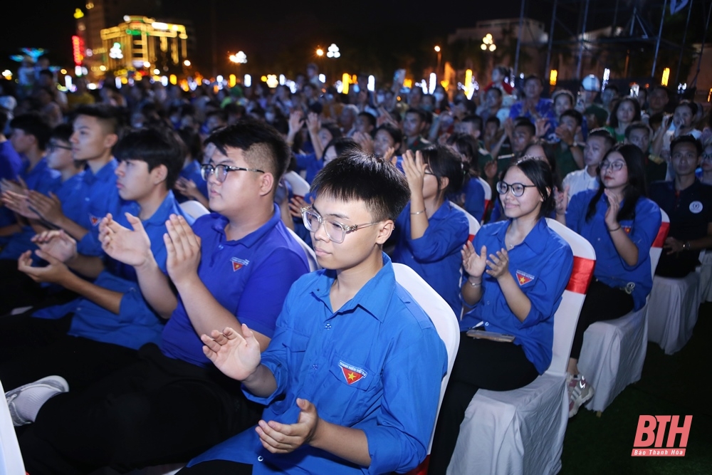 Chương trình nghệ thuật đặc biệt “Hậu phương và tiền tuyến”