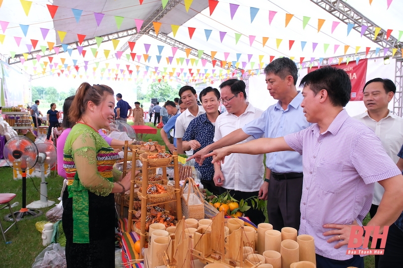 Phiên chợ thực phẩm an toàn năm 2024 khai mạc tại huyện Cẩm Thuỷ