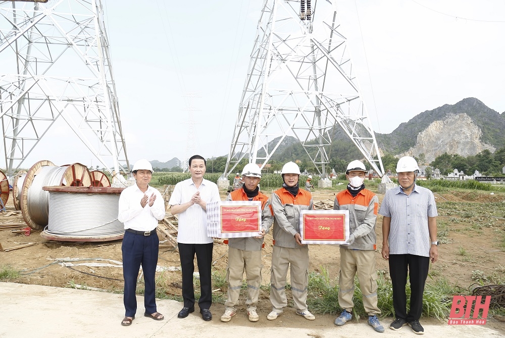 Chủ tịch UBND tỉnh Đỗ Minh Tuấn kiểm tra công tác giải phóng mặt bằng hành lang tuyến và thi công dự án đường dây 500kV mạch 3