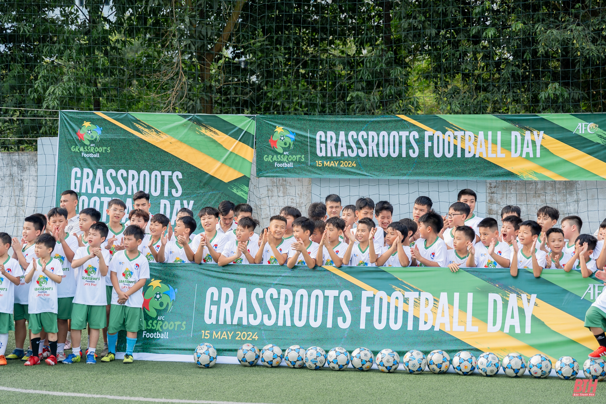 Hàng trăm học viên hưởng ứng ngày hội bóng đá phong trào AFC 2024 cùng cựu tuyển thủ Ngọc Châm