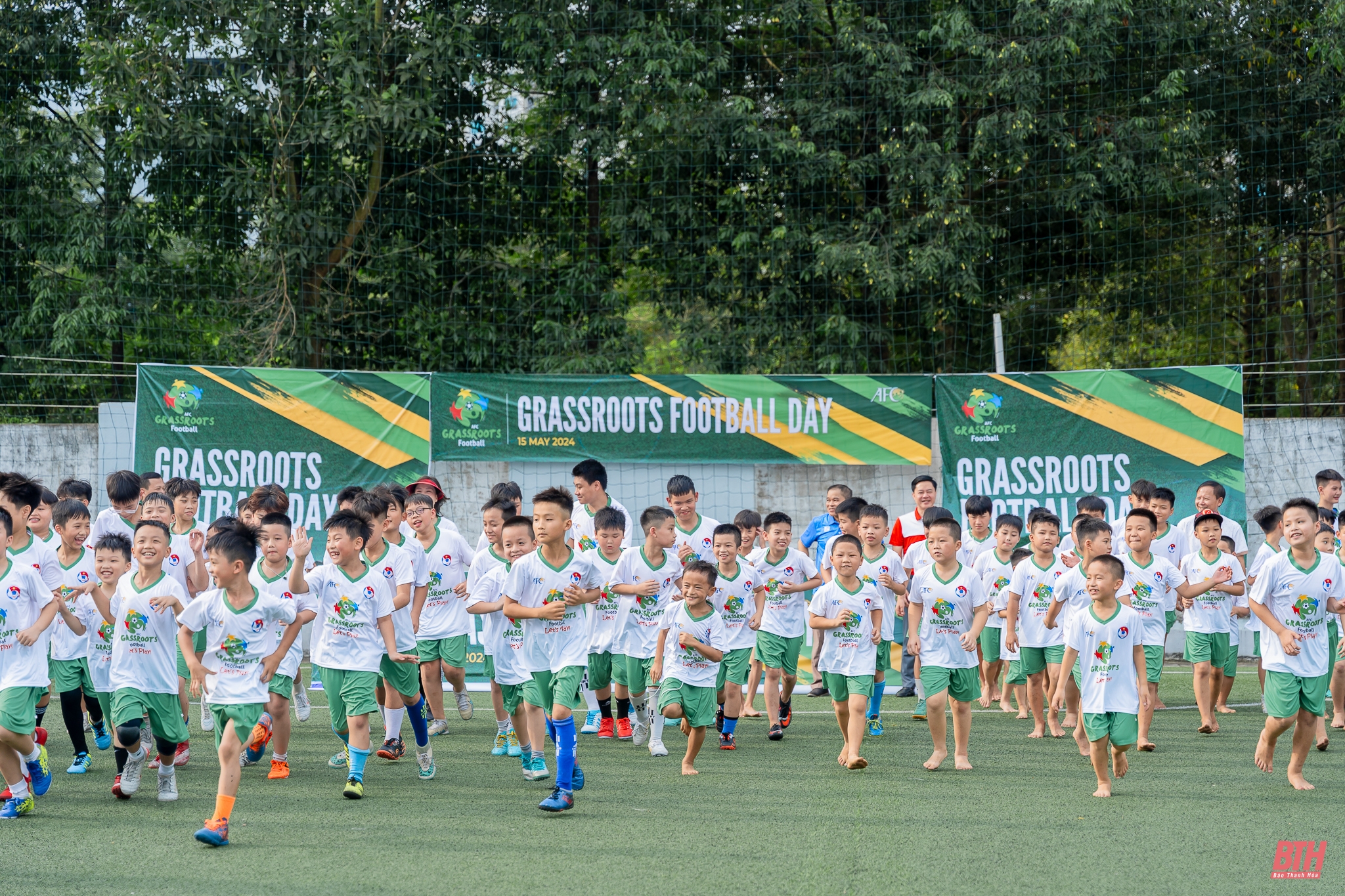 Hàng trăm học viên hưởng ứng ngày hội bóng đá phong trào AFC 2024 cùng cựu tuyển thủ Ngọc Châm