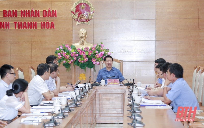 Phó Chủ tịch UBND tỉnh Lê Đức Giang nghe báo cáo tình hình thực hiện một số đăng ký m88 tiêu úng trên địa bàn
