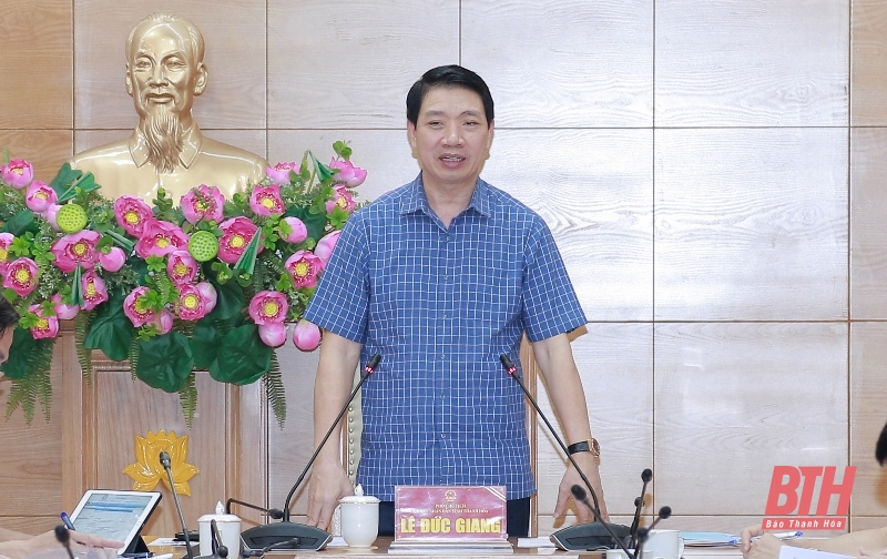 Phó Chủ tịch UBND tỉnh Lê Đức Giang nghe báo cáo tình hình thực hiện một số đăng ký m88 tiêu úng trên địa bàn