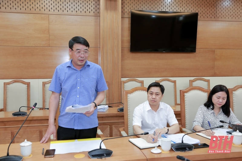 Phó Chủ tịch UBND tỉnh Lê Đức Giang nghe báo cáo tình hình thực hiện một số đăng ký m88 tiêu úng trên địa bàn