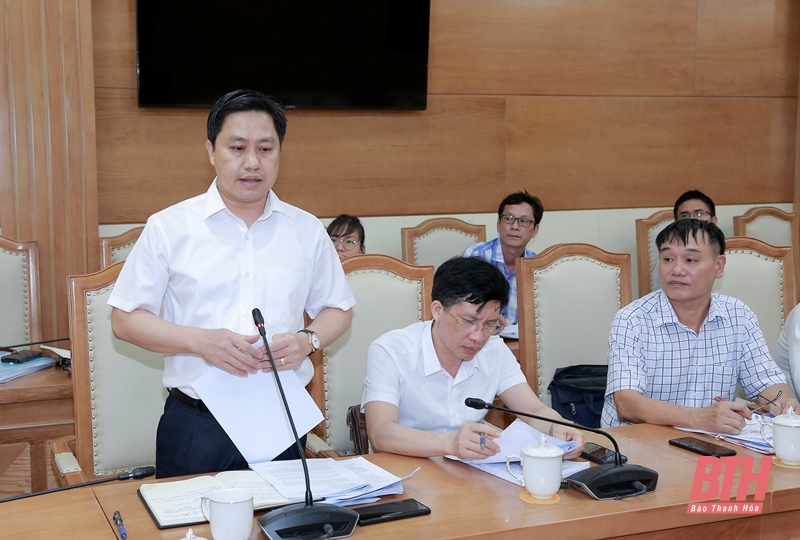Phó Chủ tịch UBND tỉnh Lê Đức Giang nghe báo cáo tình hình thực hiện một số đăng ký m88 tiêu úng trên địa bàn