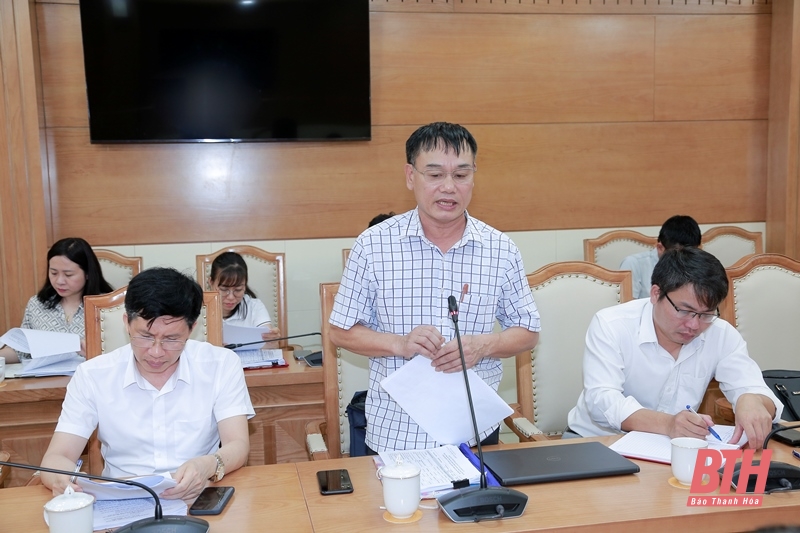 Phó Chủ tịch UBND tỉnh Lê Đức Giang nghe báo cáo tình hình thực hiện một số đăng ký m88 tiêu úng trên địa bàn