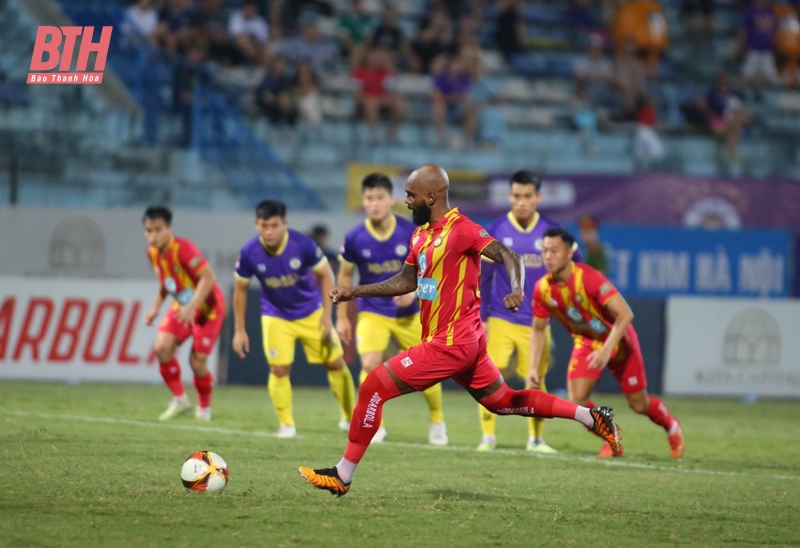 Thua ngược, Đông Á Thanh Hóa chưa thể xóa dớp sân Hàng Đẫy