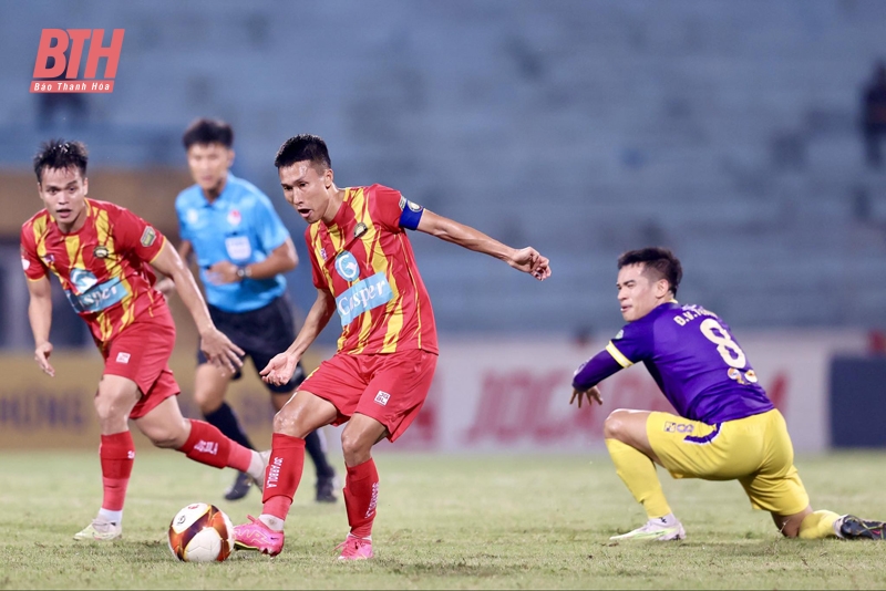 Thua ngược, Đông Á Thanh Hóa chưa thể xóa dớp sân Hàng Đẫy