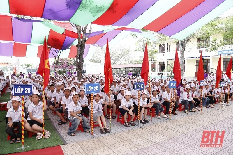 Trường Tiểu học Quảng Tâm tổng kết năm học và đón nhận Bằng khen của Bộ Giáo dục và Đào tạo