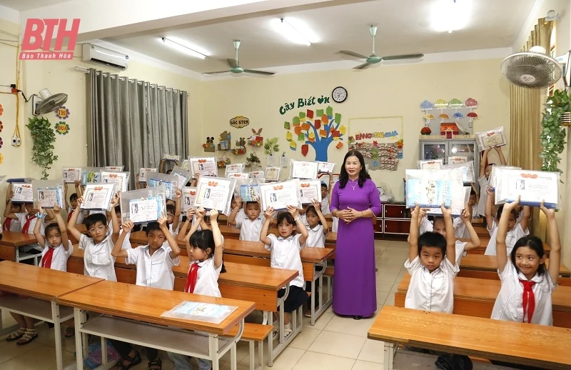Trường Tiểu học Quảng Tâm tổng kết năm học và đón nhận Bằng khen của Bộ Giáo dục và Đào tạo