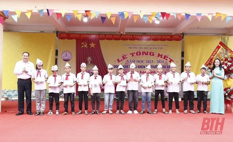 Trường Tiểu học Quảng Tâm tổng kết năm học và đón nhận Bằng khen của Bộ Giáo dục và Đào tạo