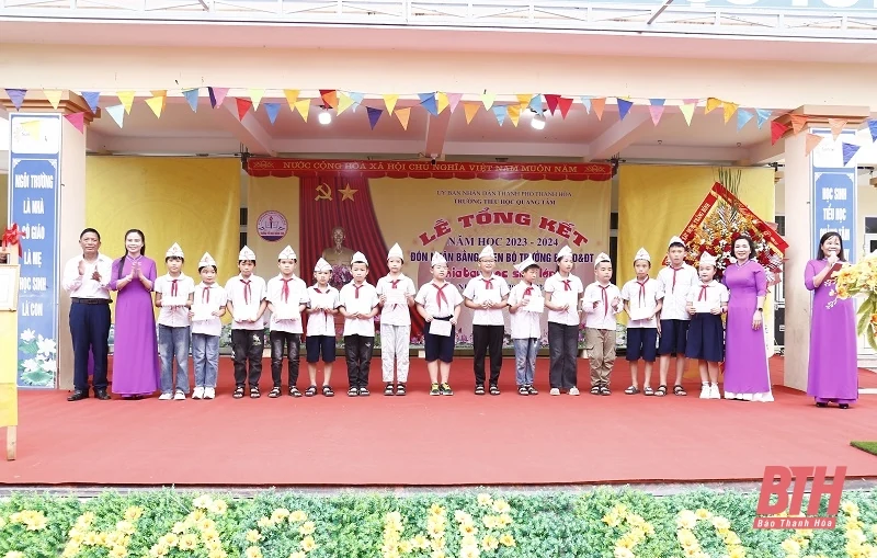 Trường Tiểu học Quảng Tâm tổng kết năm học và đón nhận Bằng khen của Bộ Giáo dục và Đào tạo