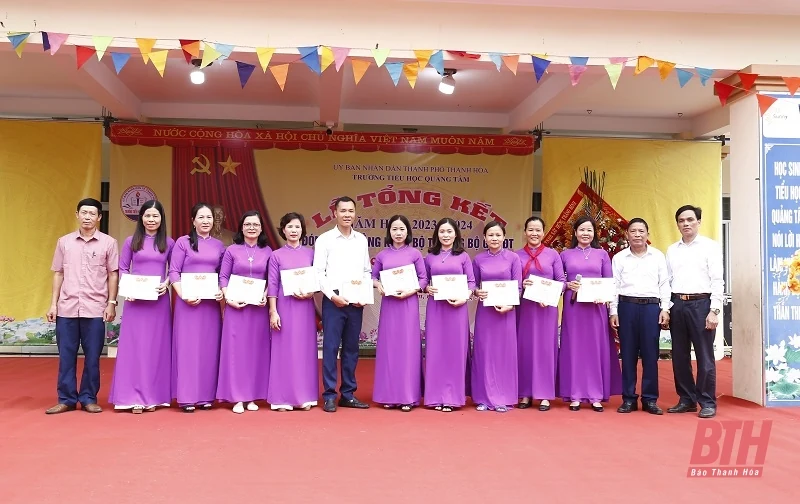 Trường Tiểu học Quảng Tâm tổng kết năm học và đón nhận Bằng khen của Bộ Giáo dục và Đào tạo