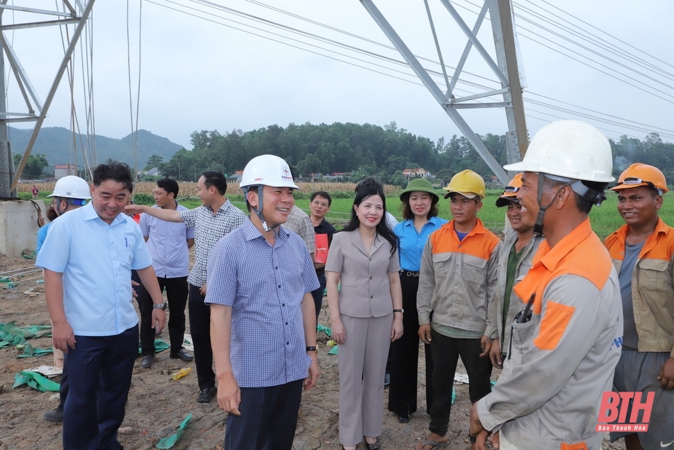 Bí thư Tỉnh ủy Đỗ Trọng Hưng thăm, tặng quà, động viên cán bộ, kỹ sư, công nhân trên công trường dự án đường dây 500kV mạch 3