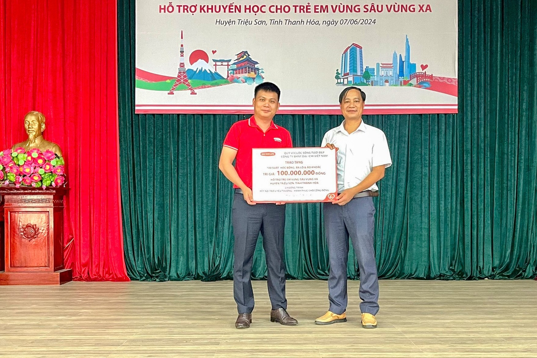 Dai-ichi Life VN trao quà khuyến học cho trẻ em vùng sâu vùng xa