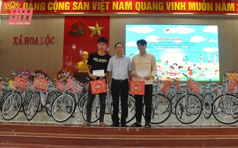 Tặng xe đạp cho trẻ khuyết tật, mồ côi, hoàn cảnh khó khăn