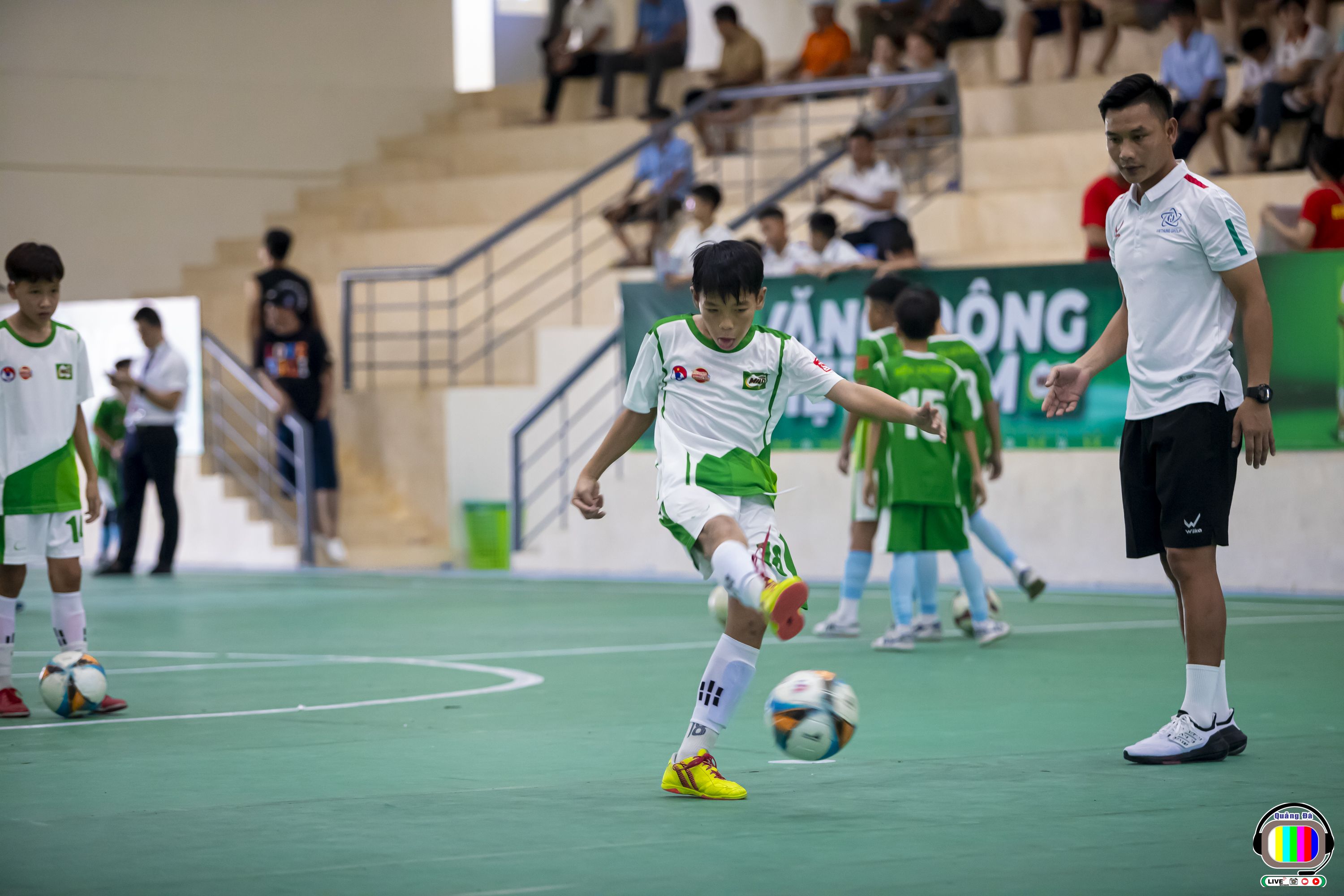 Thắng đậm U11 LPBank HAGL, U11 Việt Hùng Thanh Hóa củng cố ngôi đầu bảng F