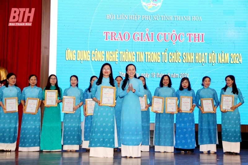 Trao giải cuộc thi ứng dụng CNTT trong tổ chức sinh hoạt Hội Phụ nữ