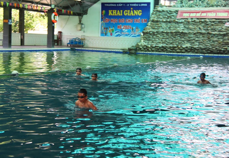 Yên Định phát động Ngày Olympic trẻ em và toàn dân tập luyện môn bơi phòng, chống đuối nước năm 2024