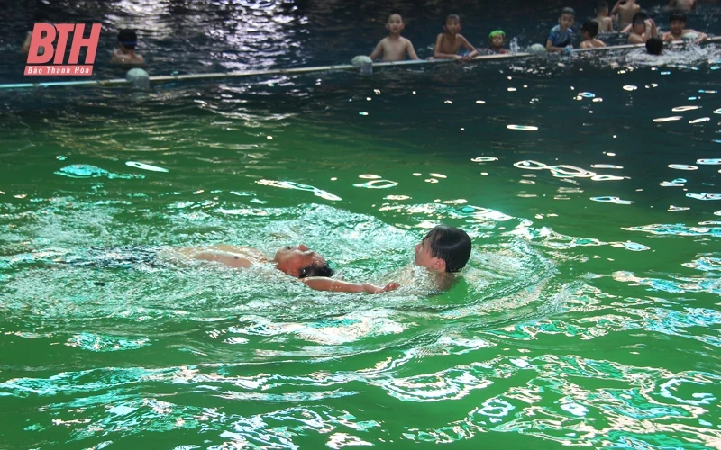 Yên Định phát động Ngày Olympic trẻ em và toàn dân tập luyện môn bơi phòng, chống đuối nước năm 2024