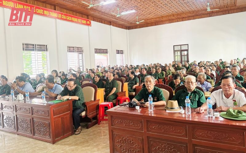 Hội Cựu TNXP tỉnh tặng quà cho hội viên có hoàn cảnh khó khăn
