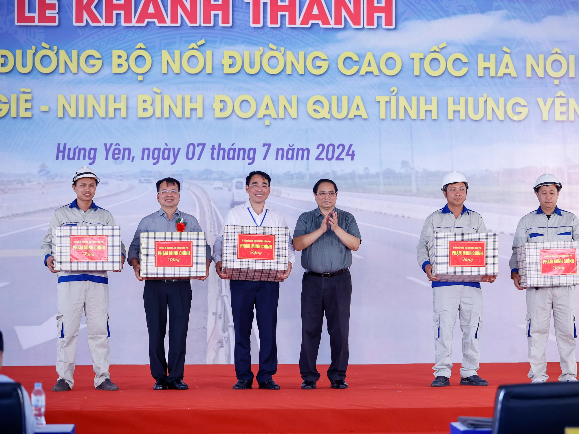 Thủ tướng dự lễ khánh thành tuyến đường nối 2 cao tốc huyết mạch của miền Bắc