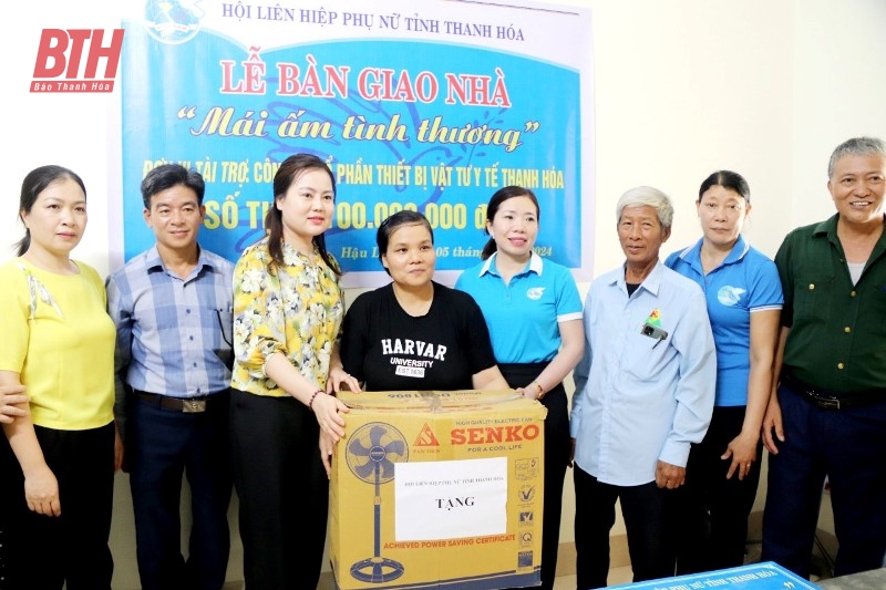 Bàn giao mái ấm tình thương cho hội viên phụ nữ thuộc gia đình chính sách huyện Hậu Lộc