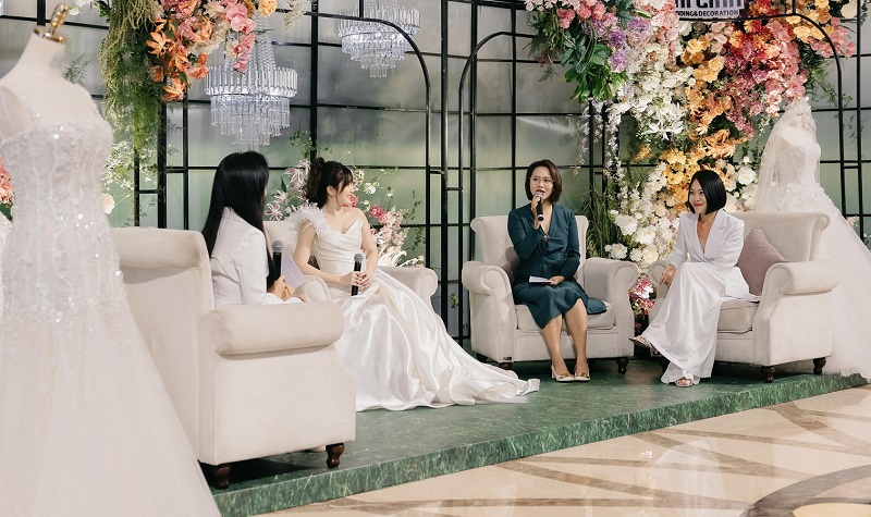 Các cặp đôi nô nức rủ nhau tham gia trải nghiệm xu hướng cưới mới tại Almaz Wedding Fair 2024