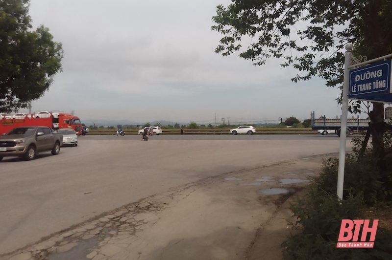 Km số 0 Quốc lộ 217B: Cần xây dựng hệ thống đèn tín hiệu giao thông