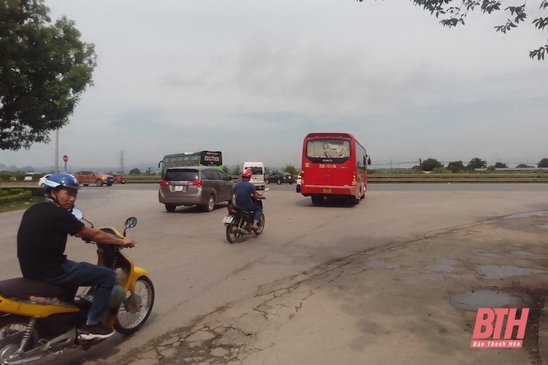 Km số 0 Quốc lộ 217B: Cần xây dựng hệ thống đèn tín hiệu giao thông
